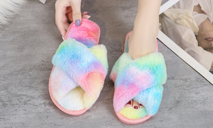 Image 11: Warm Faux Fur Women's Slippers