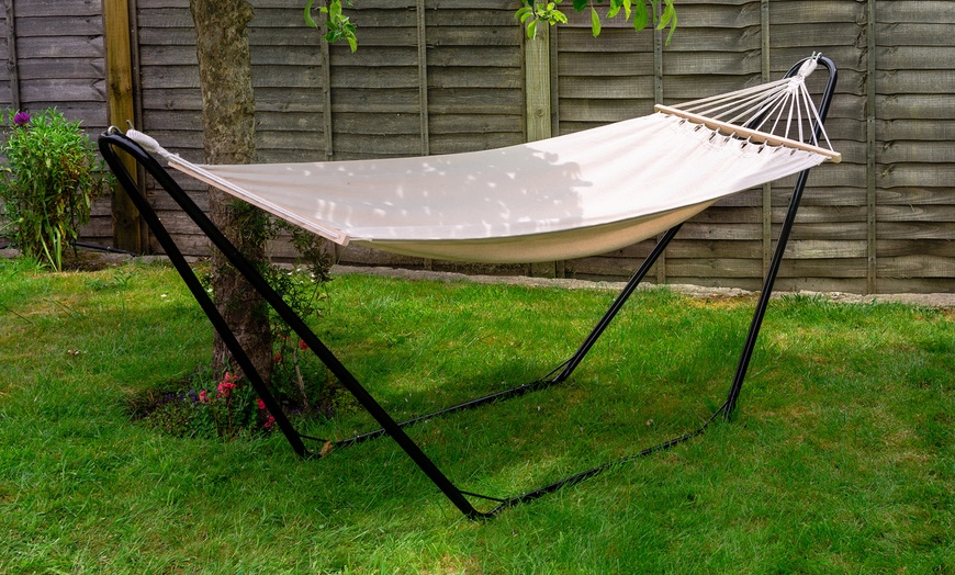 Image 2: Harbour Housewares Garden Hammock or Stand