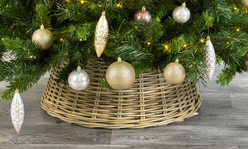 Image 6: Wicker Christmas Tree Skirt