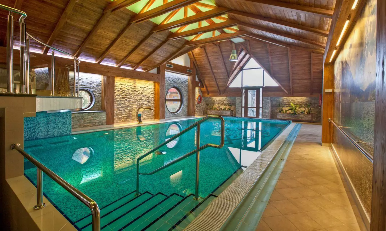 Białka Tatrzańska: 1-5 nocy dla 2 lub 3 osób ze śniadaniami, wellness i więcej w Hotelu Toporów Premium - Primary Image