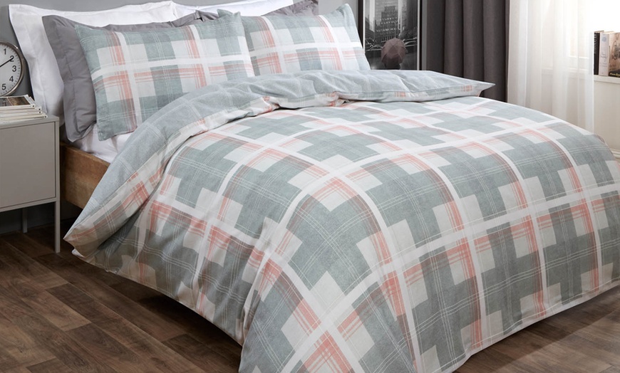 Image 4: Reversible Check Duvet Set