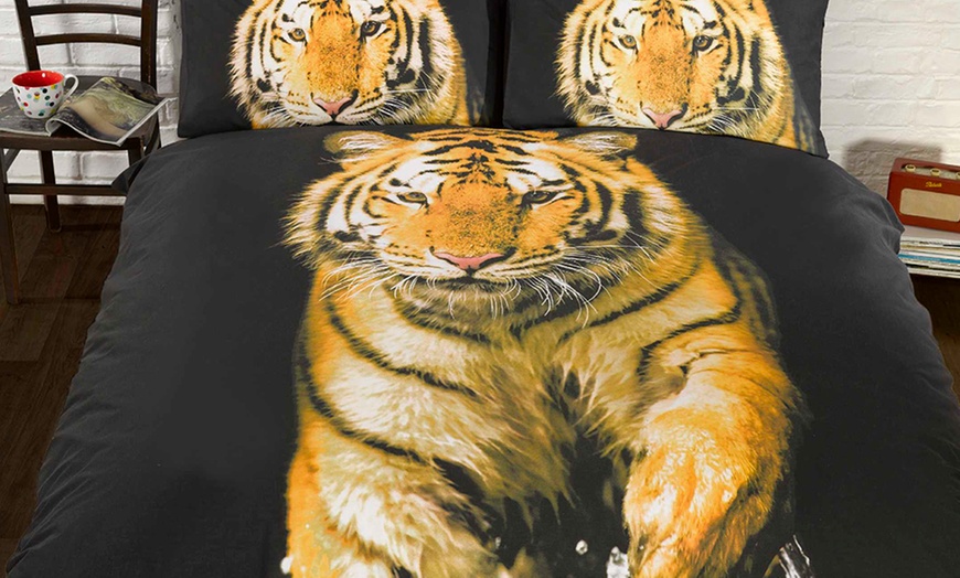 Image 2: Animal-Themed Duvet Cover Set