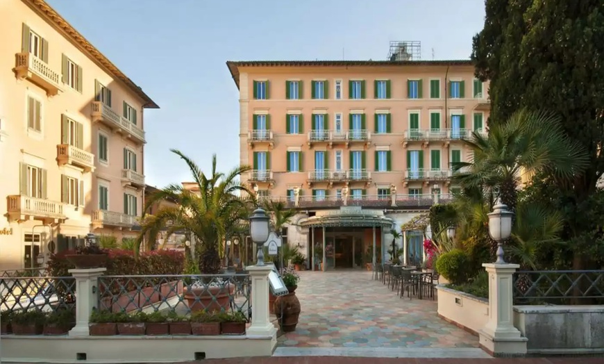 Image 27: ✈ 13-Day Guided St Paul to St Peter w/ Air from Great Value Vacations