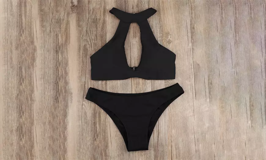 Image 2: Bikini Clara con escote pronunciado