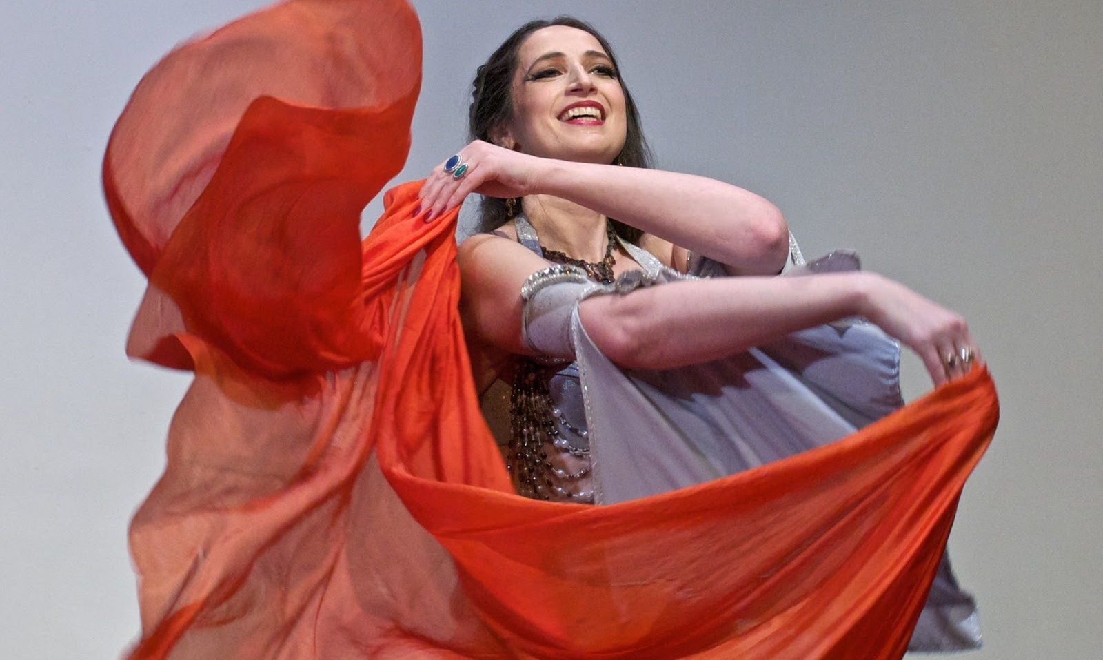 Join belly dance classes blending fitness and fun for all levels