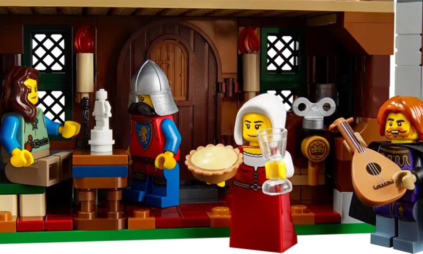 Image 4: LEGO Icons Medieval Town Square 10332