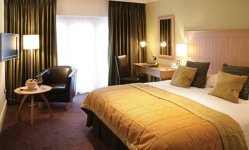 Image 4: Warwickshire: 4* Double Room with Breakfast and Spa