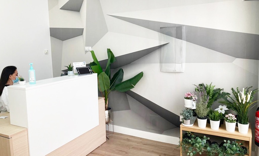 Image 5: Rejuvenecimiento facial con 4 u 8 hilos espiculados para 1 persona