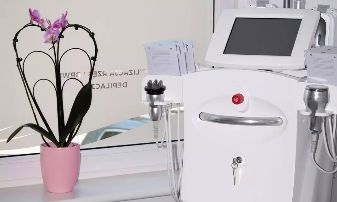 Oczyszczająca mikrodermabrazja lub peeling kawitacyjny i więcej