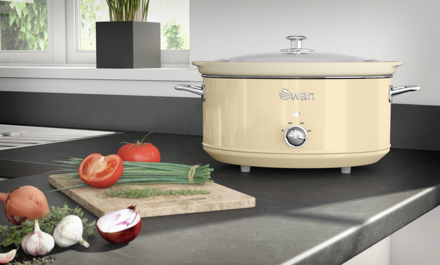 Image 60: Swan 1.5L, 3.5L or 6.5L Retro-Style Slow Cooker