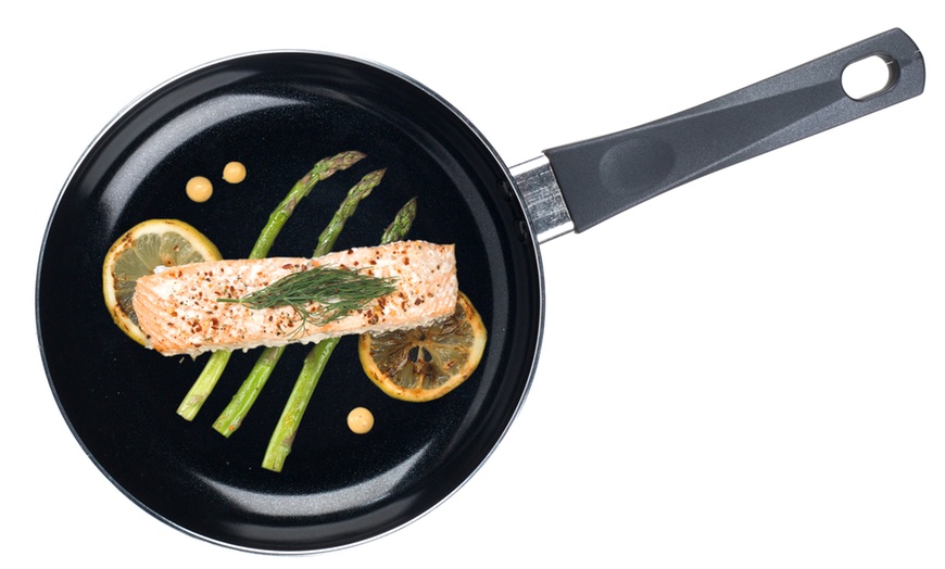 Image 2: Russell Hobbs Non-Stick Frying Pan
