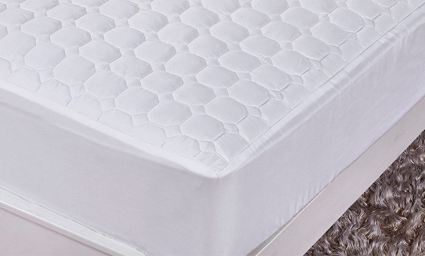 Image 7: Breathable Quilted Mattress Protector