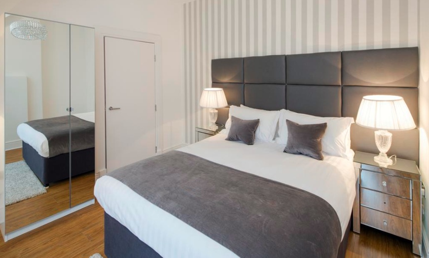 Image 10: Edinburgh: 1- or 2-Night 4* Apartment Stay