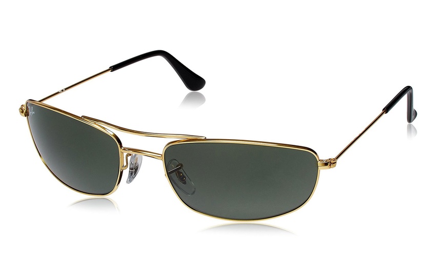 Image 3: Classic Ray-Ban Aviators