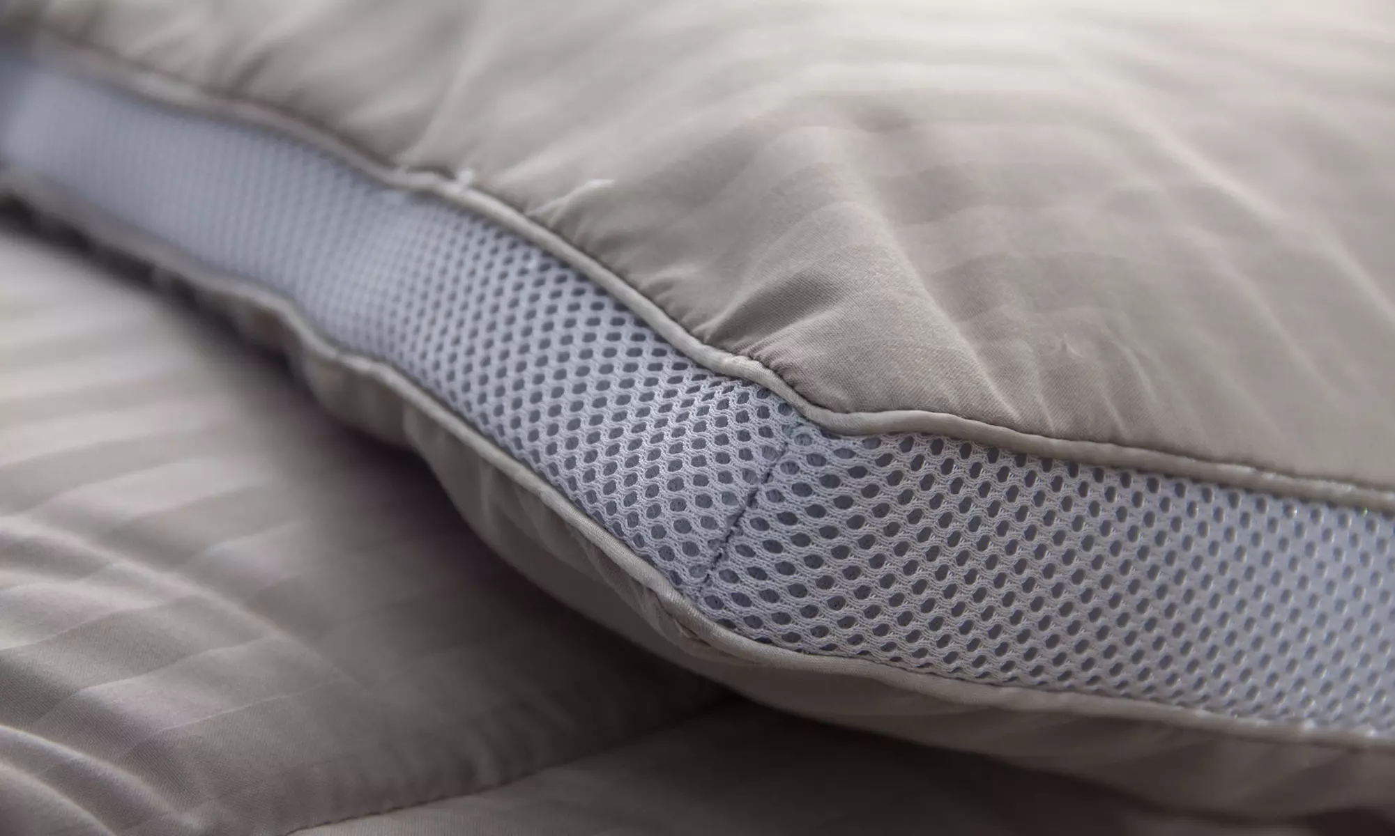 Warme Bettdecke Luxe taupe, Luftzwickel von Sampur