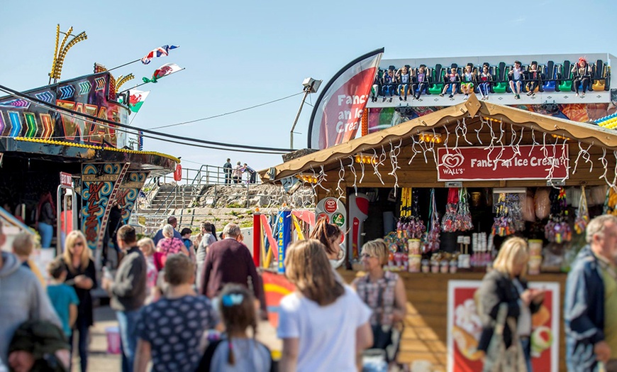 Image 2: Knightly's Funfair All-Day Entry