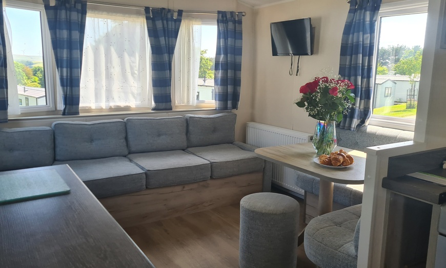 Image 6: Cornwall: 4* Standard/Premium Caravan Self-Catering Stay