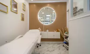 Browlift, rehaussement avec teinture, pose cil à cil, mixte glam ou volume russe (jusqu'à 43% de remise)