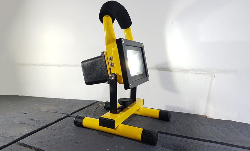 Image 7: Rechargeable Flood Light