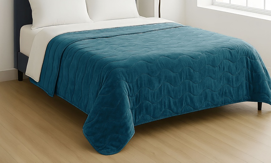 Image 23: Premium Winter Quilt: Soft, Hypoallergenic and Luxurious Comfort