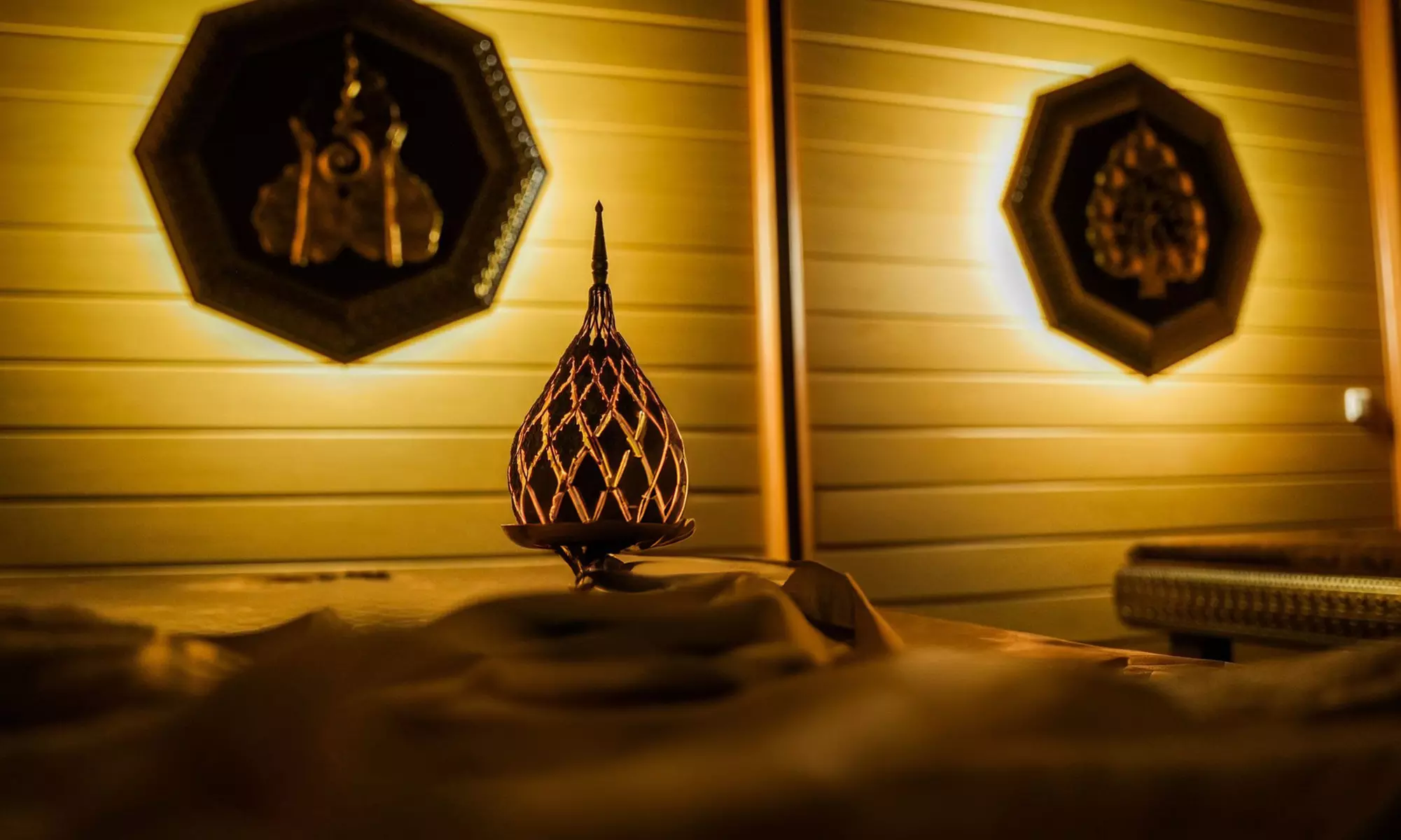 Traditionelle Thai-, Thai-Öl- oder Hot-Stone-Massage für 1 Person