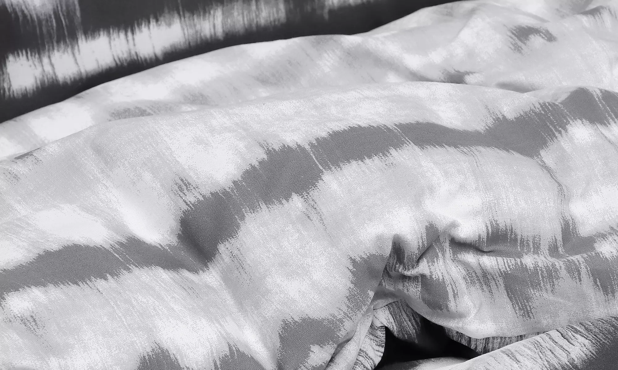 Tie Dye-Design Reversible Bedding Set