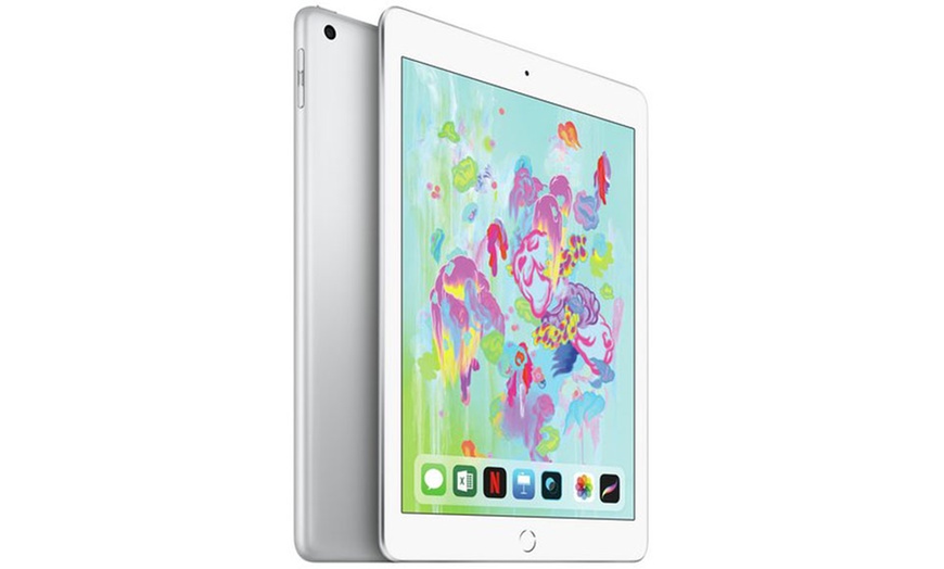 Image 3: New Apple iPad 9.7" 2018
