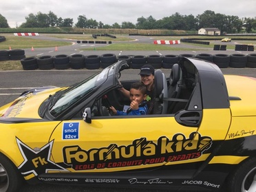 5 tours au volant d'une voiture au choix pour les 7-18 ans dès 64,90 € avec Formula Kids Fontenay le Comte