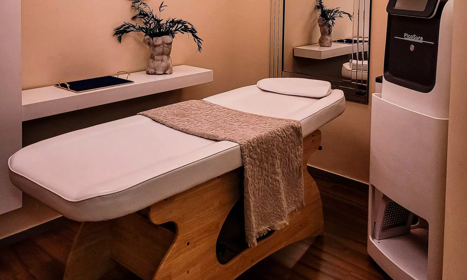 Tratamiento facial y peeling de carbono activo 4D