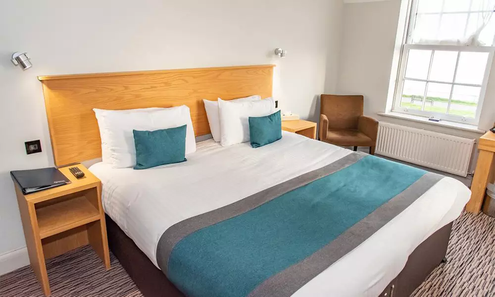 Essex: Double Room with Breakfast