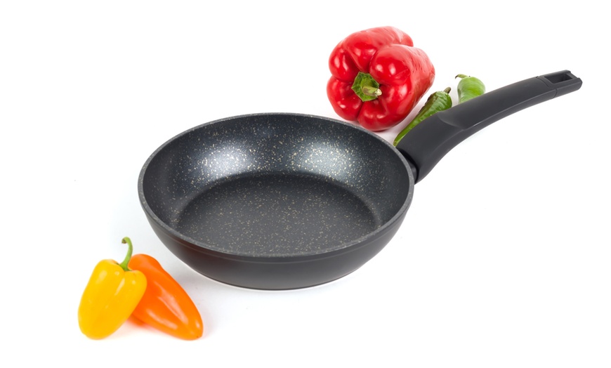 Image 4: Salter Three-Piece Marble Gold Non-Stick Fry Pan Set