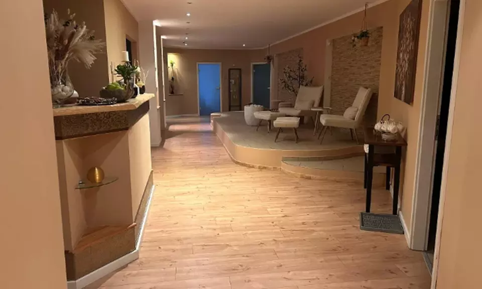 1 oder 2x "Glow Solution Refresh Nano Needling" Behandlung für 1 Pers.