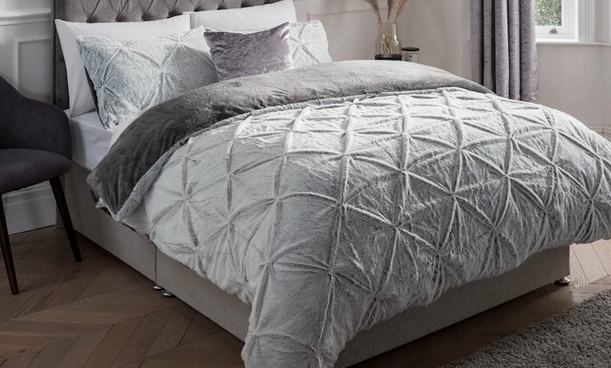 Image 4: Rouched Faux Fur Duvet Set