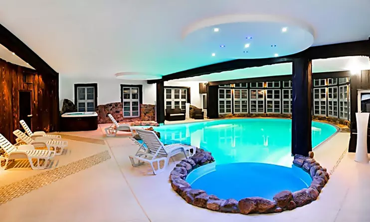 Warmia i Mazury: 1-3 noce dla 2-6 osób z wyżywieniem HB, wellness w Bajkowym Zakątku Osadzie Warmińskiej - Primary Image