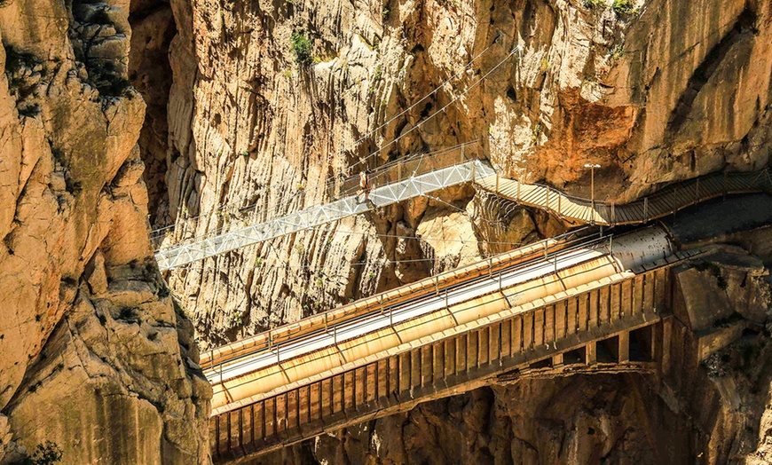 Image 7: 1 o 2 noches con entrada al “Caminito del Rey” en Málaga