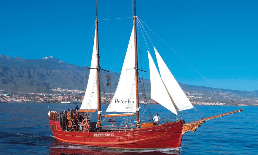 Image 3: Paseo en barco con comida