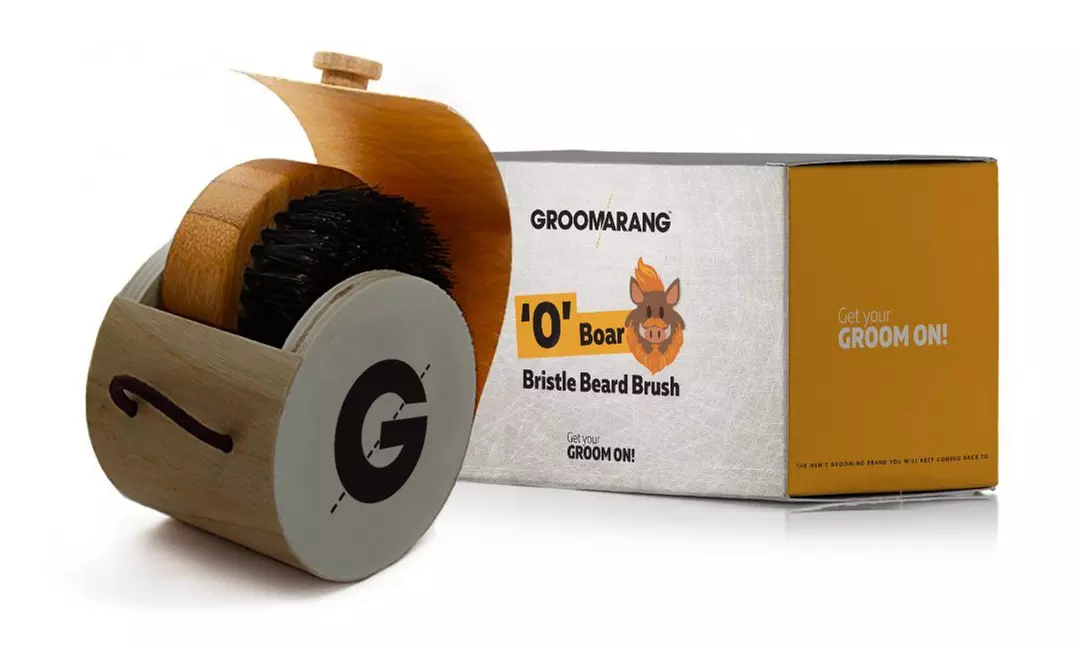 Brosse à barbe en poils de sanglier 'O' de Groomarang - Primary Image