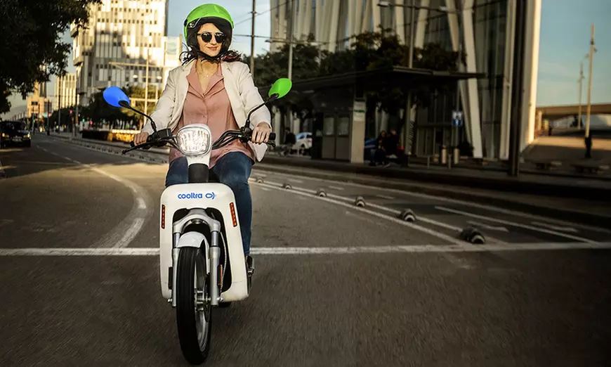 Paga 0€ en Groupon y disfruta de 15€ gratis en tus próximos 5 viajes en Cooltra - Primary Image