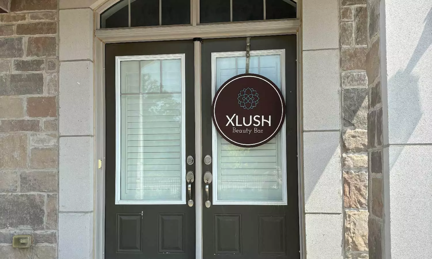 Enhance Your Eyes: Classic/Hybrid Eyelash Extensions