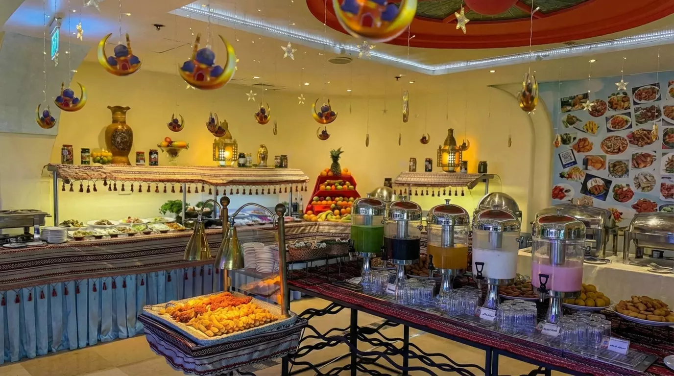 4* Iftar buffet with Bottomless Ramadan Drinks For a Child or 4 Adults