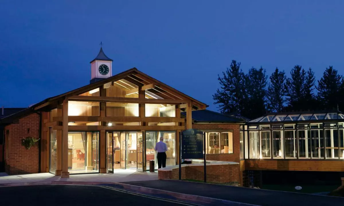 Shropshire: Stay for 2 with Breakfast, Prosecco & Spa Treatments