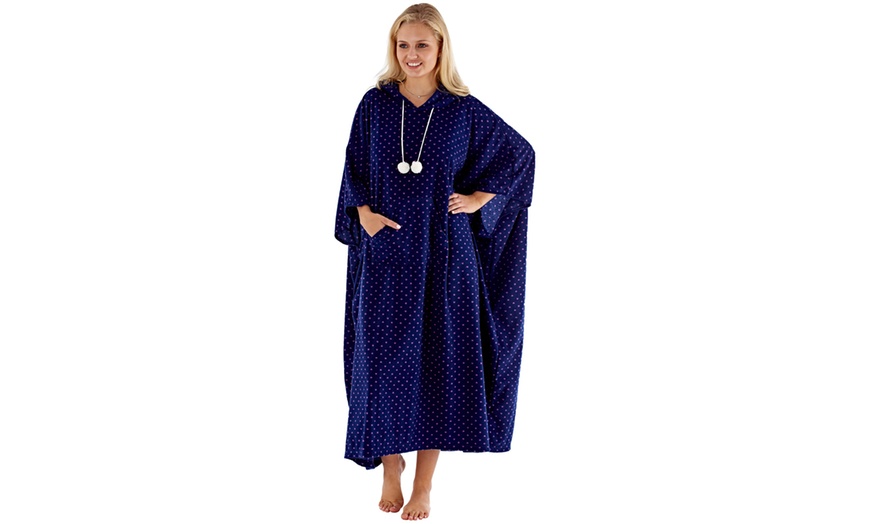 Image 3: Fleece Poncho Robe