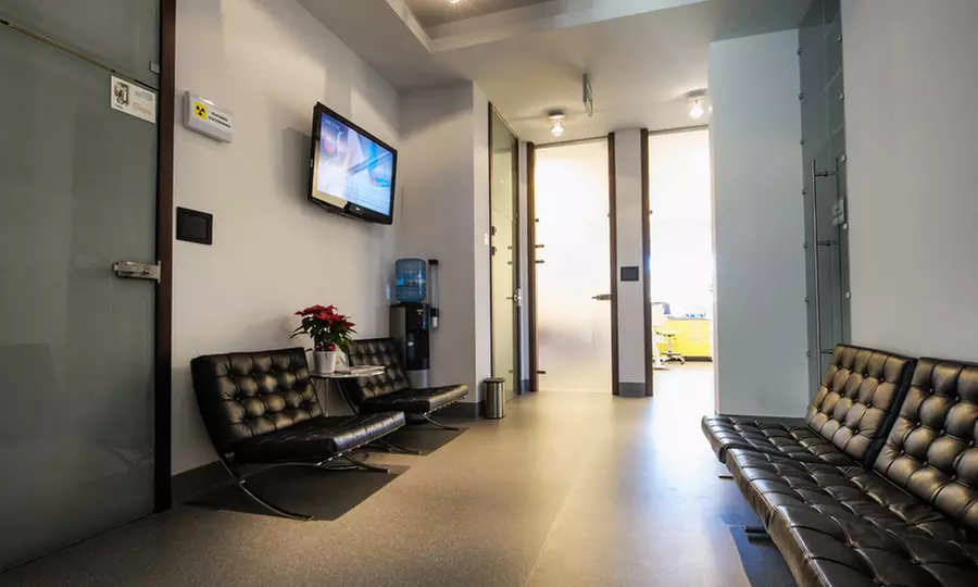 Skaling, piaskowanie, fluoryzacja i więcej dla 1 lub 2 osób