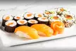 Menú Sushimore para 2 o 4 personas con bandeja de sushi a compartir y bebidas, con hasta un 66% de descuento - Second Medium