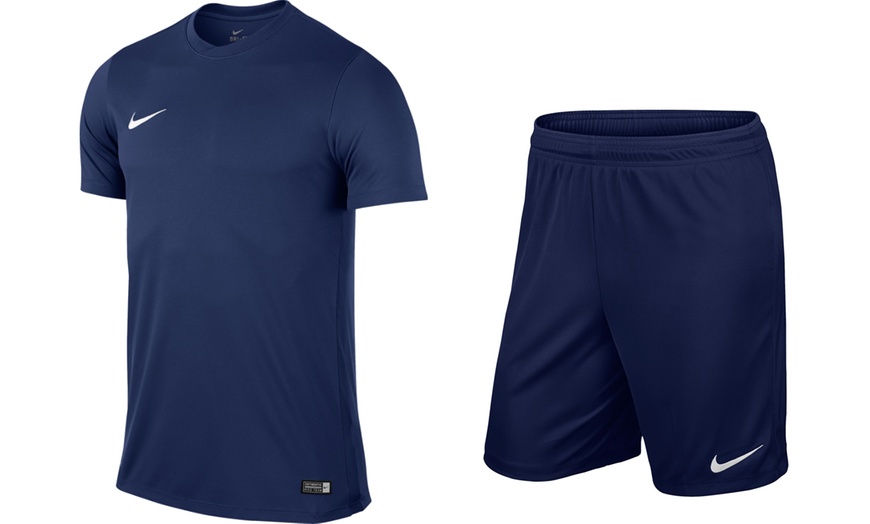 Image 5: Lot t-shirt et short sport Nike