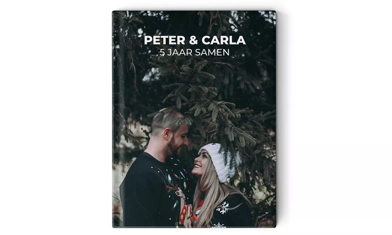 Bundel herinneringen in een A4-fotoboek met harde glossy kaft