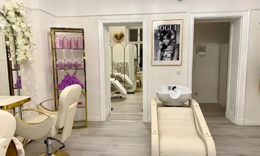 Image 6: Mani oder Pedi mit Schellack im Beauty Salon der TV-Ikone KADER LOTH