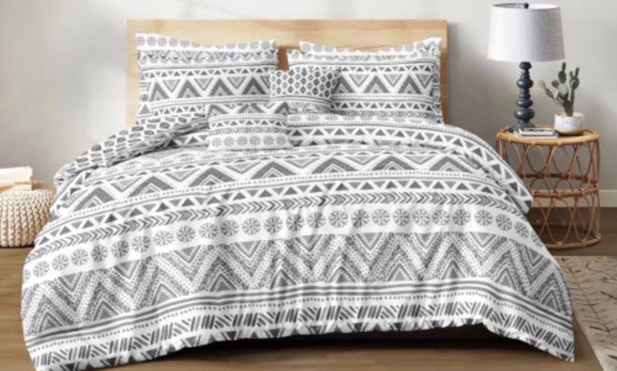 Image 4: Reversible Easy Care Duvet Set