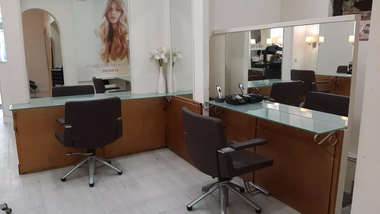 Sesión de peluquería con corte