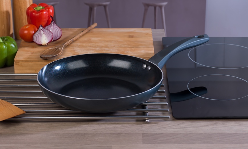 Image 13: Russell Hobbs Ceramic Cookware